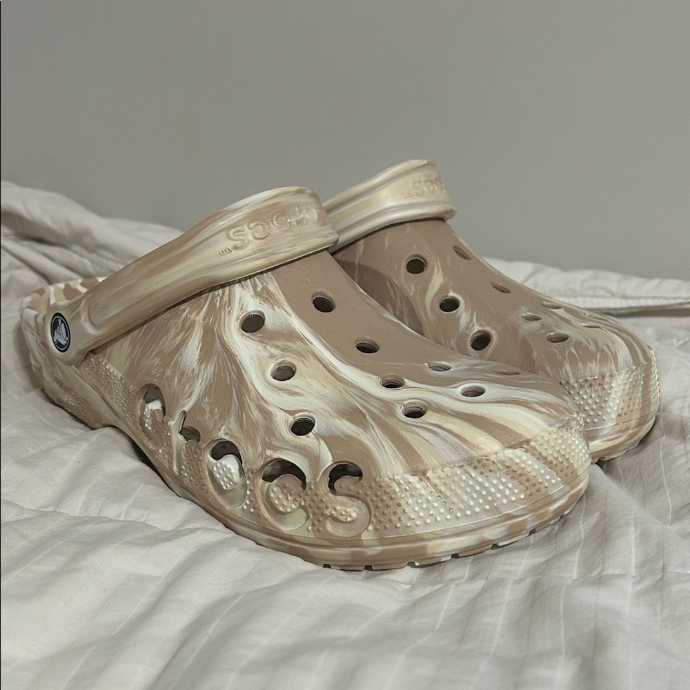 CROCS Tan and Cream Swirl Clogs